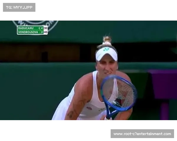 拉杜卡努在温网惊艳逆袭击败万卓索娃 赢得本土观众热烈喝彩 拉杜卡努在温网惊艳逆袭击败万卓索娃 赢得本土观众热烈喝彩